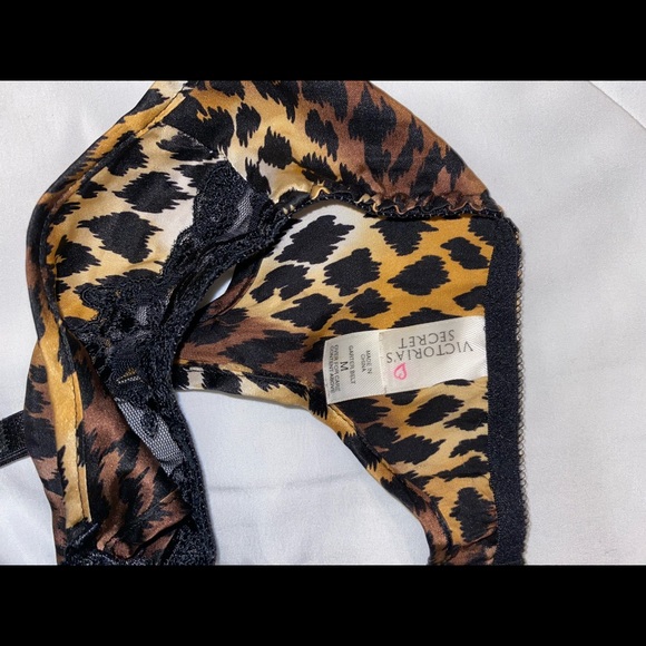 Victoria Secrets Tiger 🐅 print garter NWOT - Picture 2 of 3